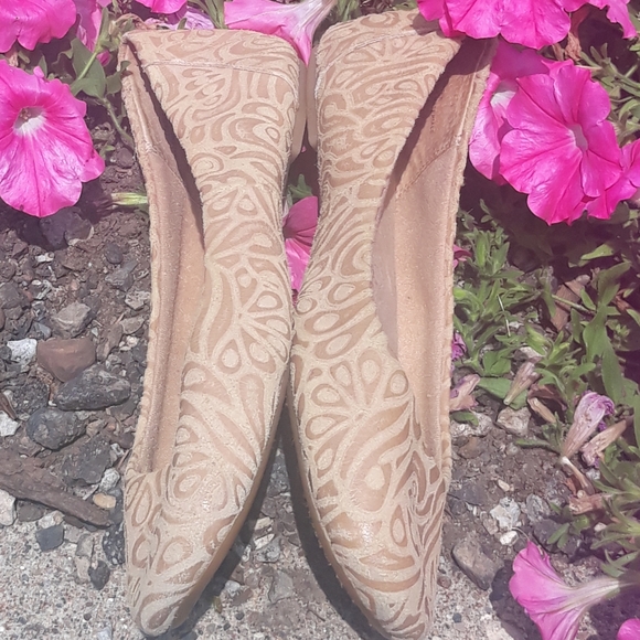 B.O.C. Born Concept Floral Tooled Leather Ballet Flats - Size 8 1/2 Tan - Picture 7 of 12